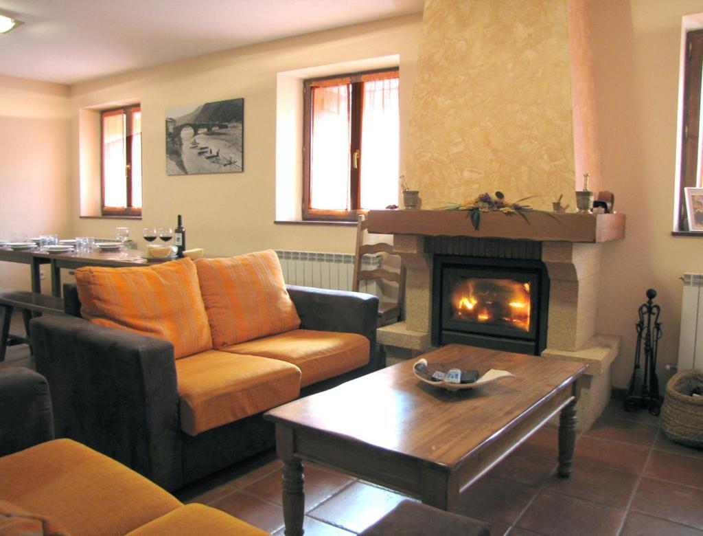 Casa Rural Urandi I Burgui Екстериор снимка